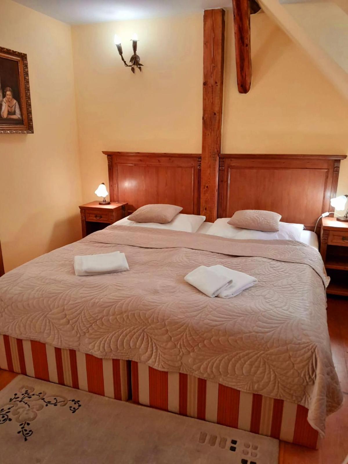 Penzion Cosmopolitan Ii. Banská Štiavnica Zewnętrze zdjęcie